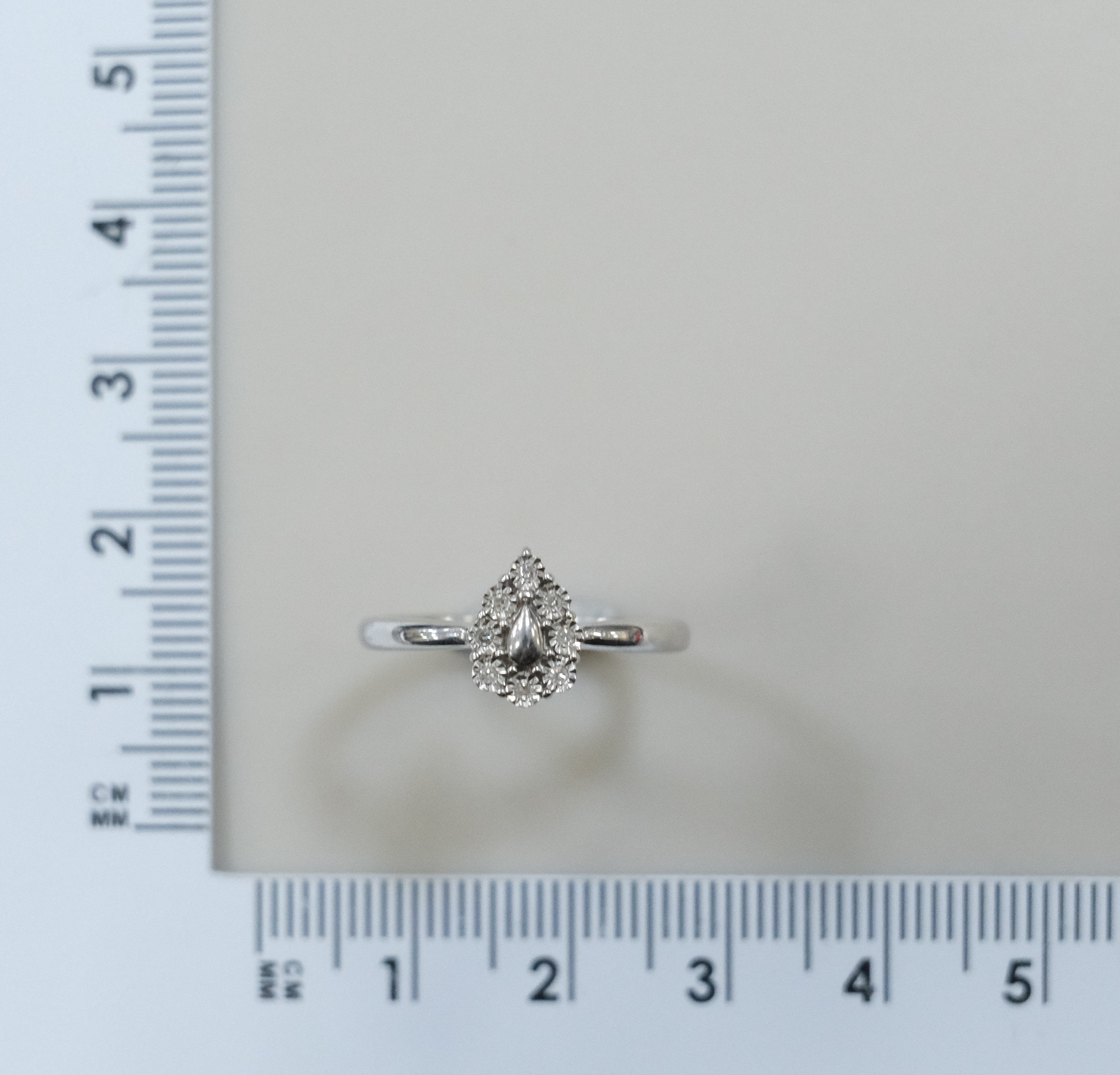 Серебряное кольцо с бриллиантами